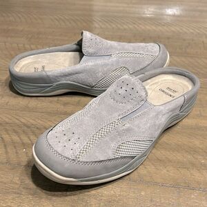 Earth Origins slip on leather shoes size 8.5
